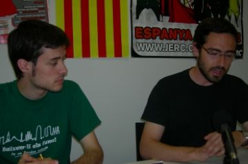 D'esquerra a dreta, el portaveu de les JERC, Bernat Picornell, i el regidor d'ERC Toni Ramon