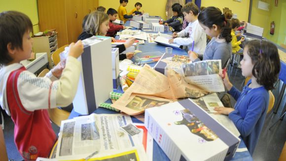 Nens i nenes construint els seus propis arxius / Font: uaala.santcugat.cat