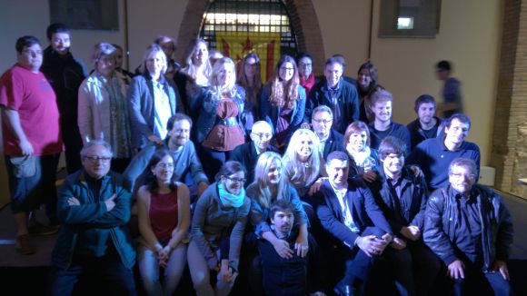 Mireia Ingla, al centre, amb els membres de la llista d'ERC-MES