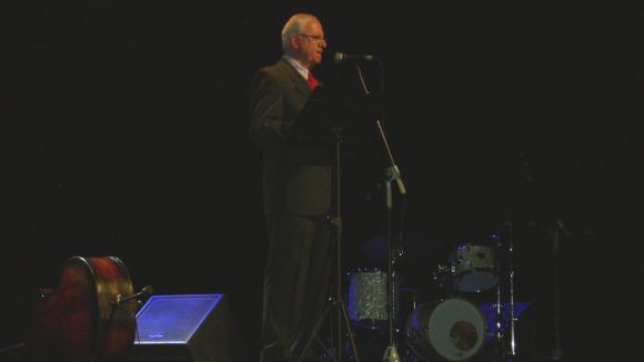 El president de l'Aula d'Extensi Universitria, Marc Plens, durant l'acte de cloenda al Teatre-Auditori