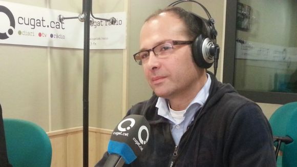 El periodista Oriol Vidal a l'estudi Ramon Barnils de Cugat.cat, durant l''Anell al dit' del SAF