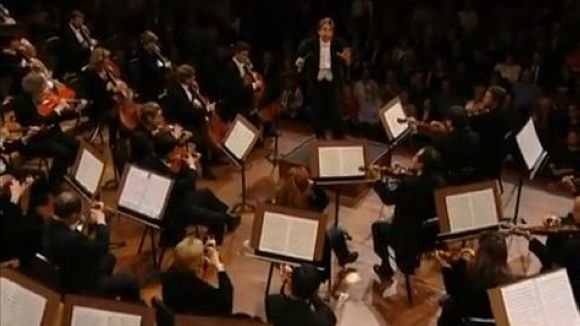 L'Orquestra Simfnica de San Francisco interpretant el tema musical 'Dynamite' de Taio Cruz // Font: Youtube