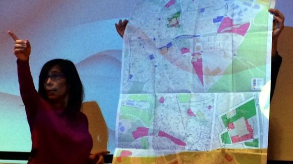 Paraira repassa el mapa amb les propostes de zones on fer activitats al carrer