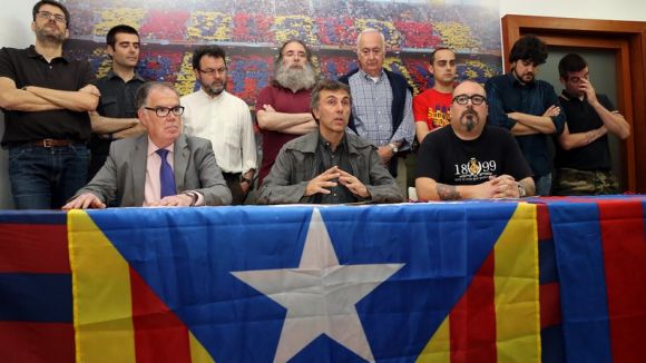 El periodista Xavi Torres, encarregat de llegir el manifest / Font: Elpuntavui.cat