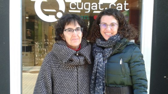 Pepa Forn i Anna Mael davant les portes de Cugat.cat (91.5 FM)