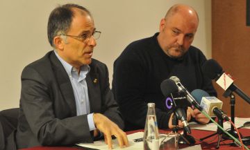 Xavier Escura, a l'esquerra, i Llus Campins durant la roda de premsa / Font: Localpress