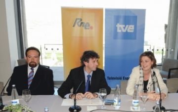 El director de RNE a Catalunya, a l'esquerra, acompanyat del director de RNE i la directora de TVE Catalunya, durant la presentaci de la gala. / Foto: http://www.rtve.es
