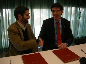 Jordi Puigner acompanyat de Joan Ribera han formalitzat l'acord