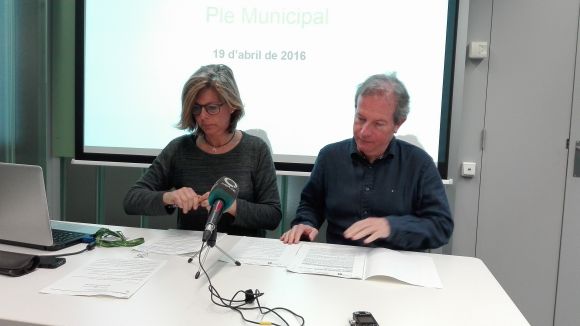 Carmela Fortuny ha presentat els punts del ple amb el director d'àmbit d'Urbanisme, Toni Serra