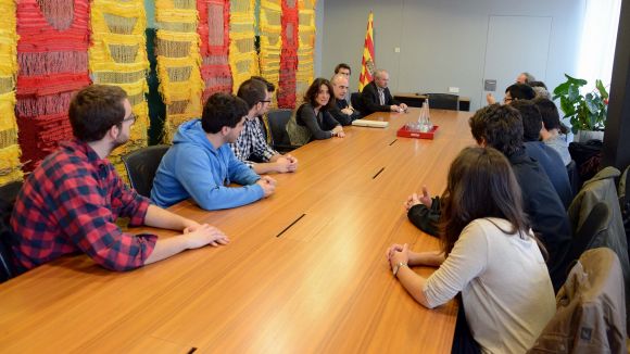 Moment de la reuni entre alumnes de l'ETSAV i l'alcaldessa / Font: Localpres