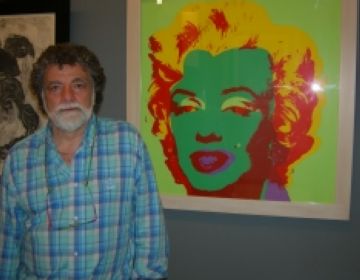 Llus Ribas amb un original d'Andy Warhol