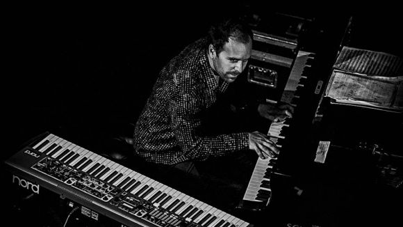 Roger Mas s el pianista del trio musical / Foto: Jamboree