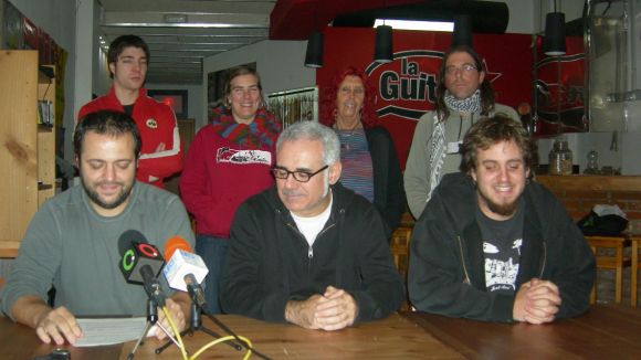 El santcugatenc Xavier Perales, primer per la dreta, en un moment de la roda de premsa