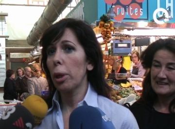 Alicia Snchez-Camacho al mercat de Torre Blanca