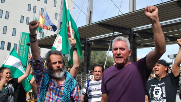 Snchez Gordillo, acompanyat d'altres sindicalistes andalusos