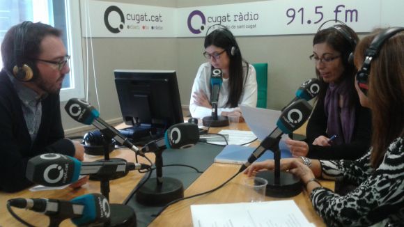 Albert Masi, Mar Oate i Marisa Salgado acompanyant Alba Triad a l'estudi Ramon Barnils