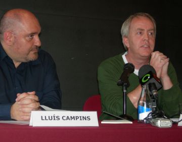 El director del Museu, Llus Campins i l'autor Michael Costello, en un moment de la presentaci