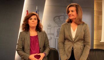 Soraya Senz de Santamara i Ftima Bez a la roda de premsa del Consell de Ministres / Font: ACN