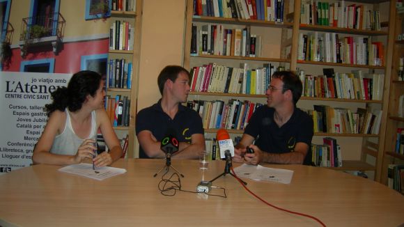 Els germans Ricart, promotors dels cursos, a la roda de premsa a l'Ateneu