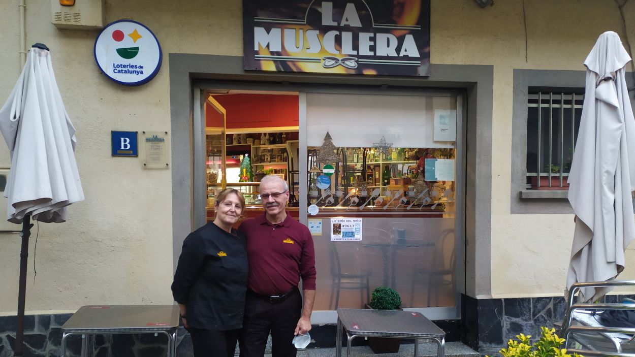Josep Maria i Maria Isabel han estat propietaris del bar La Musclera durant 42 anys / Foto: Cugat Mèdia