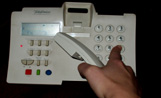 Els estafadors truquen en nom d'una missatgeria i conviden a trucar a un nmero 807