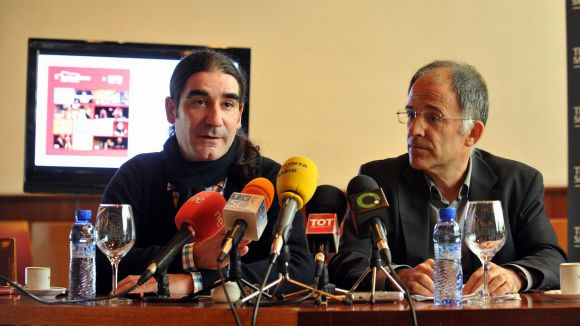 Pep Tugues, a l'esquerra, i Xavier Escura durant la roda de premsa
