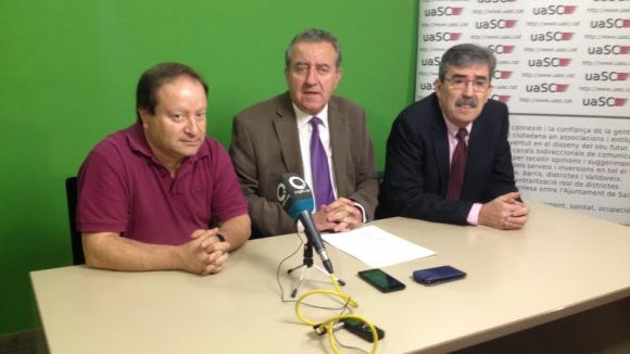 Jaume Massans, al centre de la imatge, durant la roda de premsa