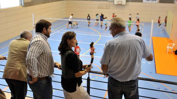 Conesa visitant el pavelló de voleibol de Sant Cugat a Valldoreix / Font: Localpress