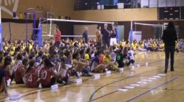 Més de 450 esportistes de tot europa participen de la 6a edició del Trofeu de voleibol