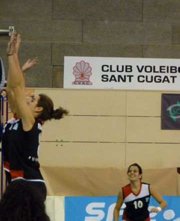 Imatge d'un partit entre el Club Voleibol Sant Cugat i el Viladecans