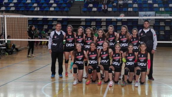 Plantilla de l'infantil del DSV-Club Voleibol Sant Cugat