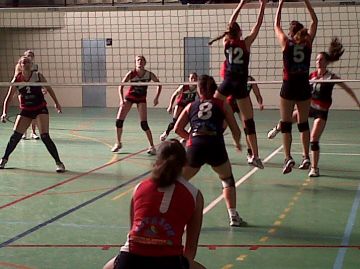 Imatge del partit entre el Club Voleibol Sant Cugat i l'Arona