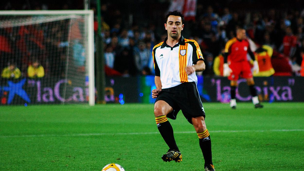 Xavi, amb la selecci de Catalunya, en un partit contra Argentina / FOTO: WikiMedia Commons