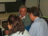 El catedrtic Joan Armengol ha tingut l'oportunitat de conversar amb els assistents a la xerrada